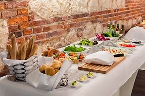 Queen Boutique Hotel