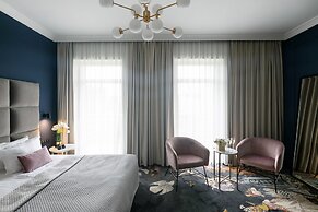 Queen Boutique Hotel