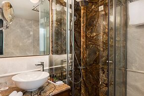 Avra City Boutique Hotel