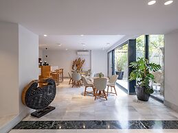 Avra City Boutique Hotel