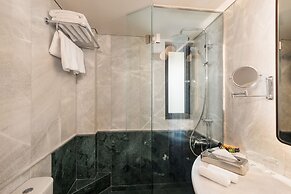 Avra City Boutique Hotel