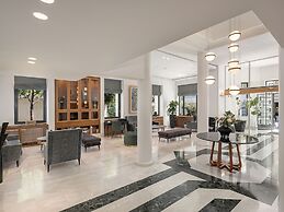 Avra City Boutique Hotel