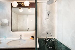 Avra City Boutique Hotel