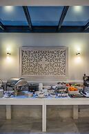 Avra City Boutique Hotel