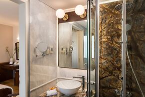 Avra City Boutique Hotel