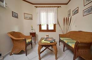 Rena Valetta Studios