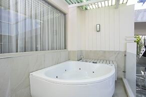 The Sea - Cret Hua Hin