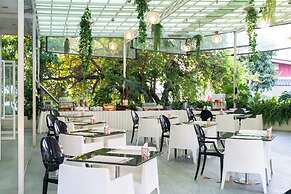 The Sea - Cret Hua Hin