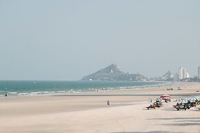 The Sea - Cret Hua Hin