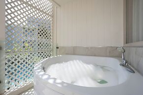 The Sea - Cret Hua Hin