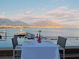 Numa Port Hotel