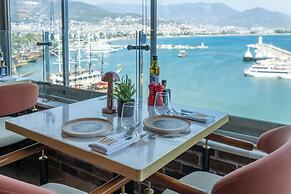 Numa Port Hotel