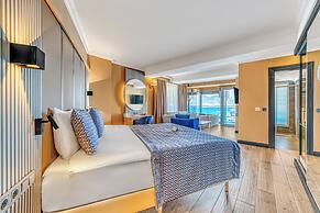 Numa Port Hotel