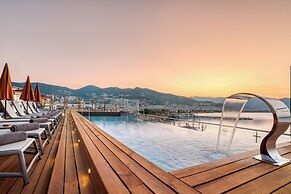 Numa Port Hotel