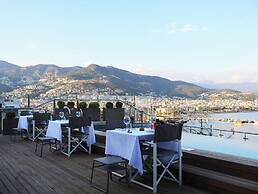 Numa Port Hotel