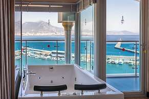 Numa Port Hotel