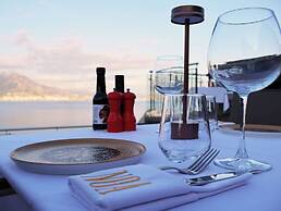 Numa Port Hotel