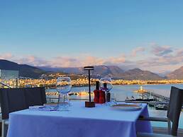 Numa Port Hotel