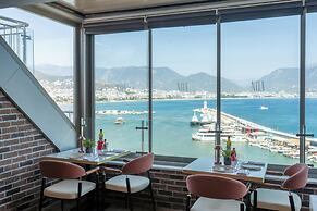 Numa Port Hotel