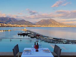 Numa Port Hotel