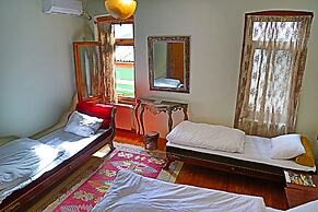 Chambers Of The Boheme - Hostel