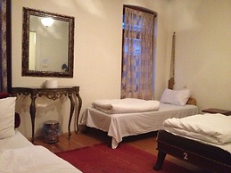 Chambers Of The Boheme - Hostel