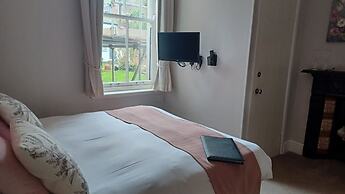 Glan Heulog Guest House