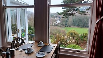 Glan Heulog Guest House