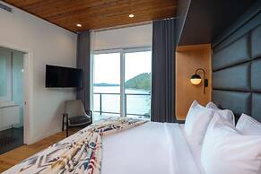Duffin Cove Oceanfront Lodging