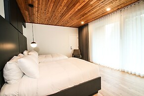 Duffin Cove Oceanfront Lodging