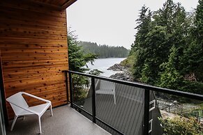 Duffin Cove Oceanfront Lodging
