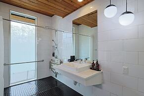 Duffin Cove Oceanfront Lodging