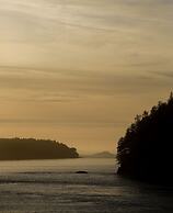 Duffin Cove Oceanfront Lodging