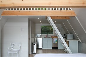 Duffin Cove Oceanfront Lodging