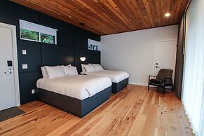 Duffin Cove Oceanfront Lodging