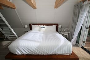 Duffin Cove Oceanfront Lodging