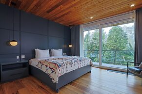 Duffin Cove Oceanfront Lodging