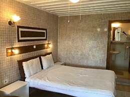 Akropolis Guest House