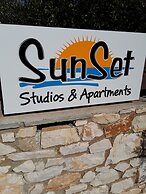 Sunset Studios & Apartments - Adults Only