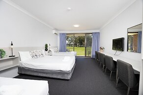 Island Palms Motor Inn