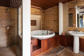 Royal Lanta Resort & Spa