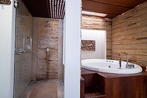 Royal Lanta Resort & Spa