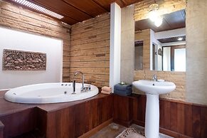 Royal Lanta Resort & Spa