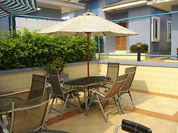 De Holiday Beach Hotel