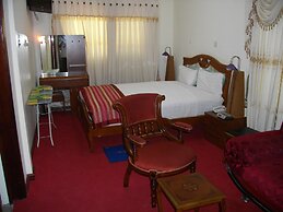 De Holiday Beach Hotel