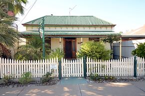 Emaroo Cottages Broken Hill