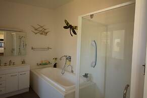 Emaroo Cottages Broken Hill