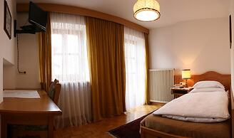 Hotel Dolomiti Madonna