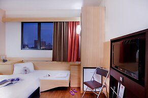 Ibis Curitiba Shopping