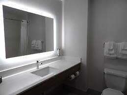 Holiday Inn Express & Suites Huntsville Airport by IHG